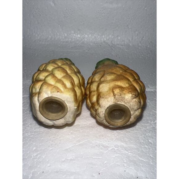 VINTAGE CERAMIC MINIATURE YELLOW PINEAPPLE SALT AND PEPPER SHAKER 2 1/4” - Picture 5 of 5
